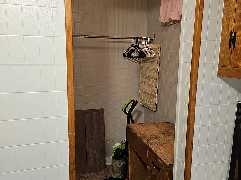 Closet / pantry off kitchen
