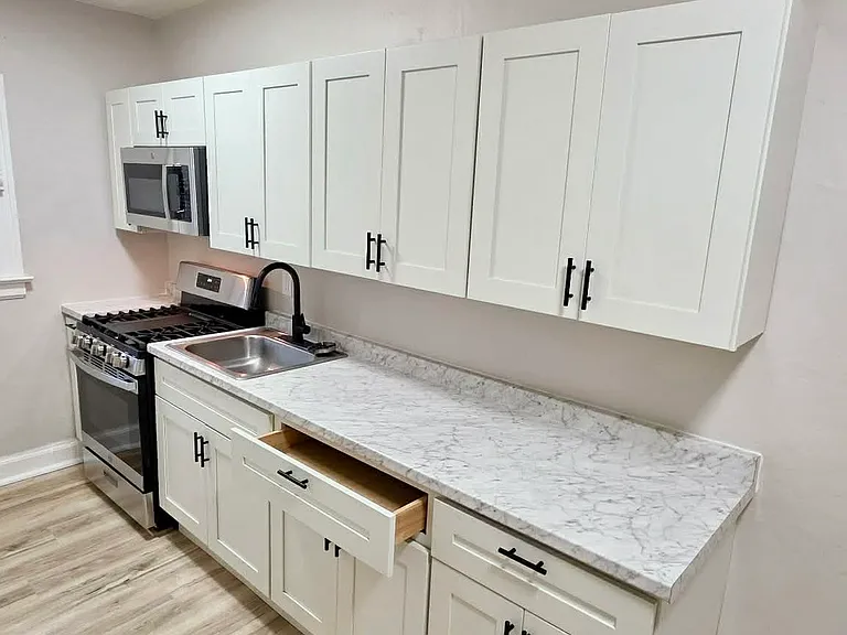 Bellevue Park Apartments — Photo 6
