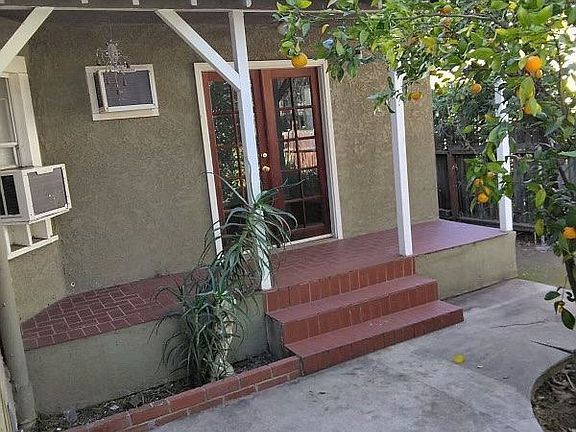3rd image of 819 N Dos Robles Pl #A