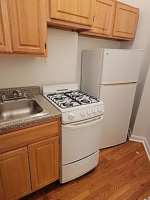 2nd image of 345 W 85th St APT 21