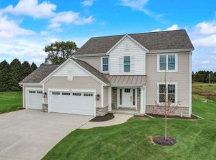 1910 N Creek Dr, Grafton, WI 53024