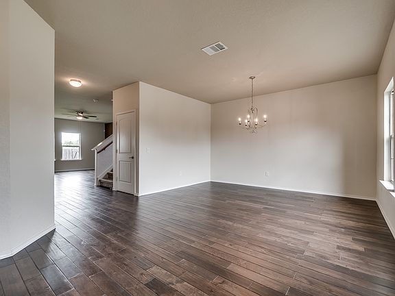 3rd image of 923 Three Wood Way