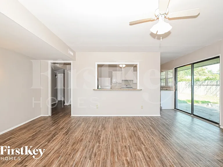 4906 Stagecoach Ln — Photo 3