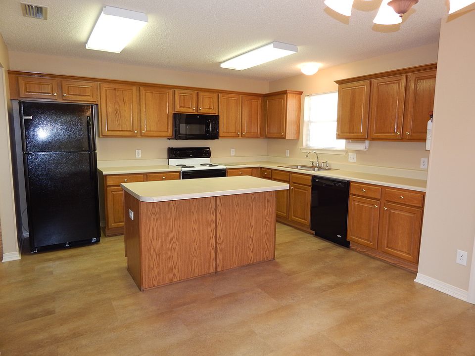 2nd image of 805 Willow Pointe Dr E