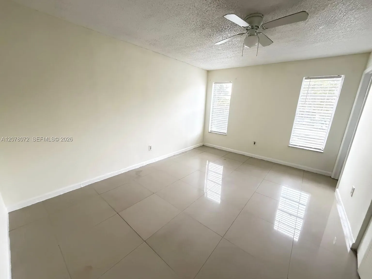 Brookfield Square Condo — Photo 4