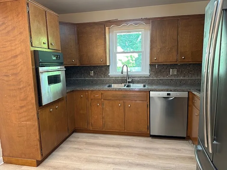 307 Evergreen St — Photo 4