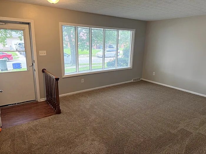 1862 Hampstead Dr — Photo 3