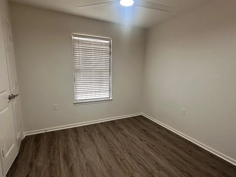 2702 Vienna Pl — Photo 3