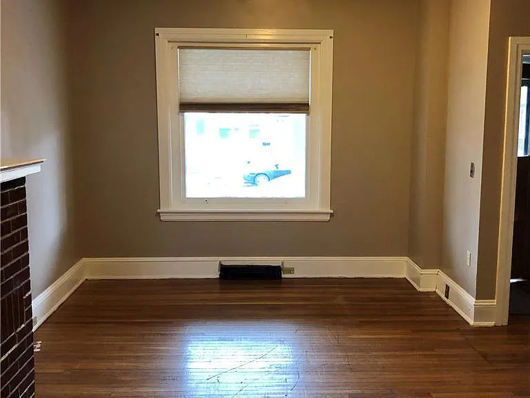 1214 Maple St — Photo 2