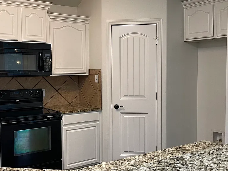 660 Spencer Ln — Photo 8