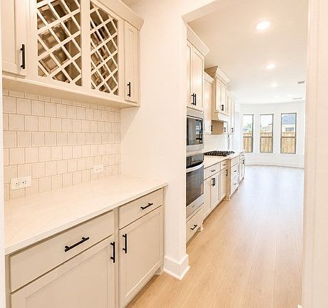4th image of 3140 Shaddock Blvd