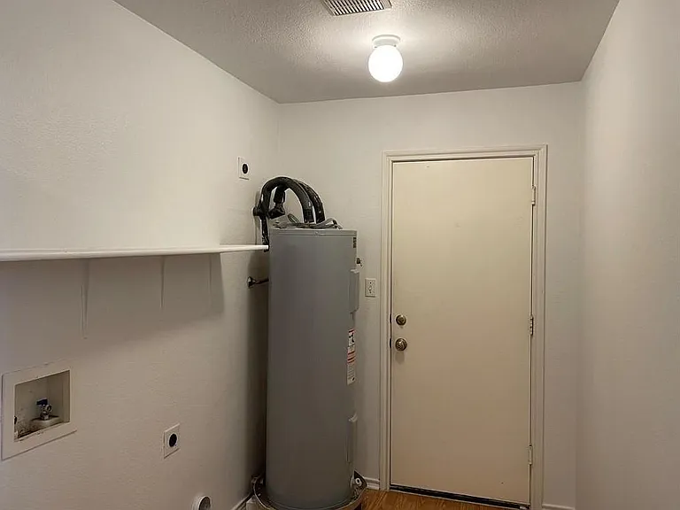 713 Catumet Dr — Photo 14