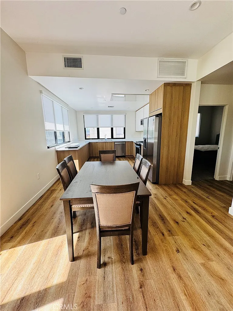 4 bed, 2170 sqft, $5,200 — Photo 4