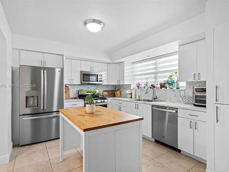 2819 Cleveland St — Photo 9