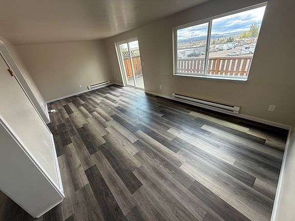 3rd image of 820 Moccasin Ln