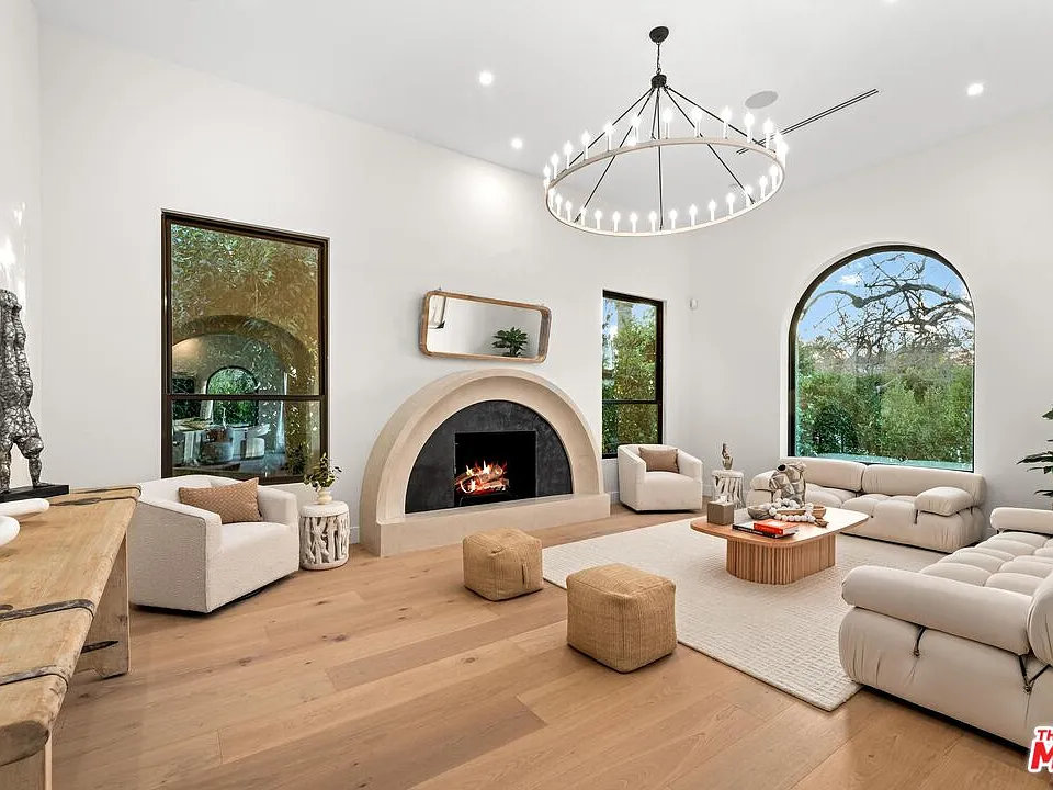 100 S La Jolla Ave