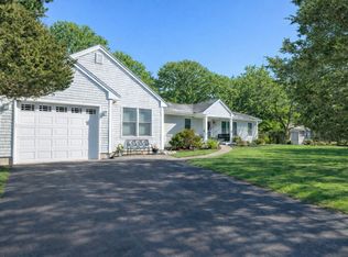 1545 E Gillette Dr, East Marion, NY 11939