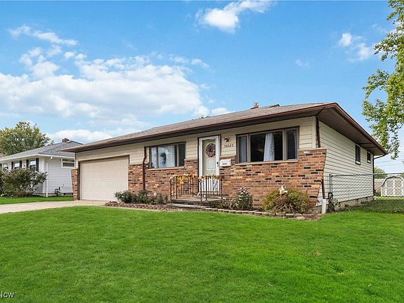 2nd image of 36085 Hillcrest Dr