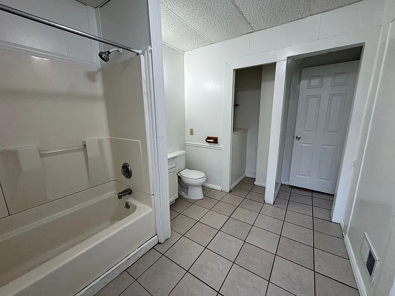 661 Orange Ave E. — Photo 14