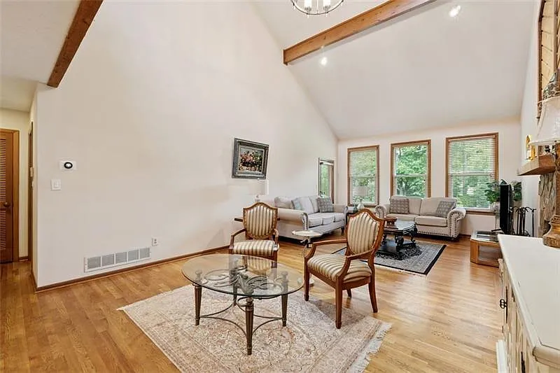 4 bed, 3.0 bath, 3044 sqft, $2,700 — Photo 2