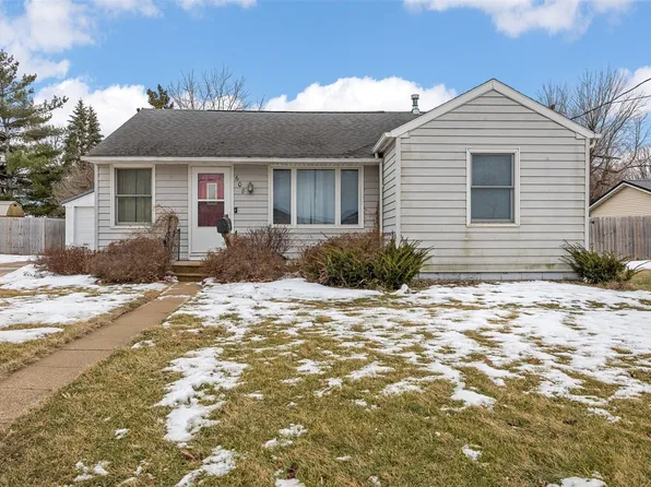 608 W 13th St, Vinton, IA 52349