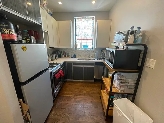 Rented by Delmark Realty LLC | media 6