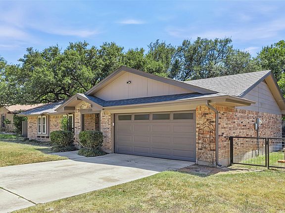 3rd image of 1709 Broadmoor Dr