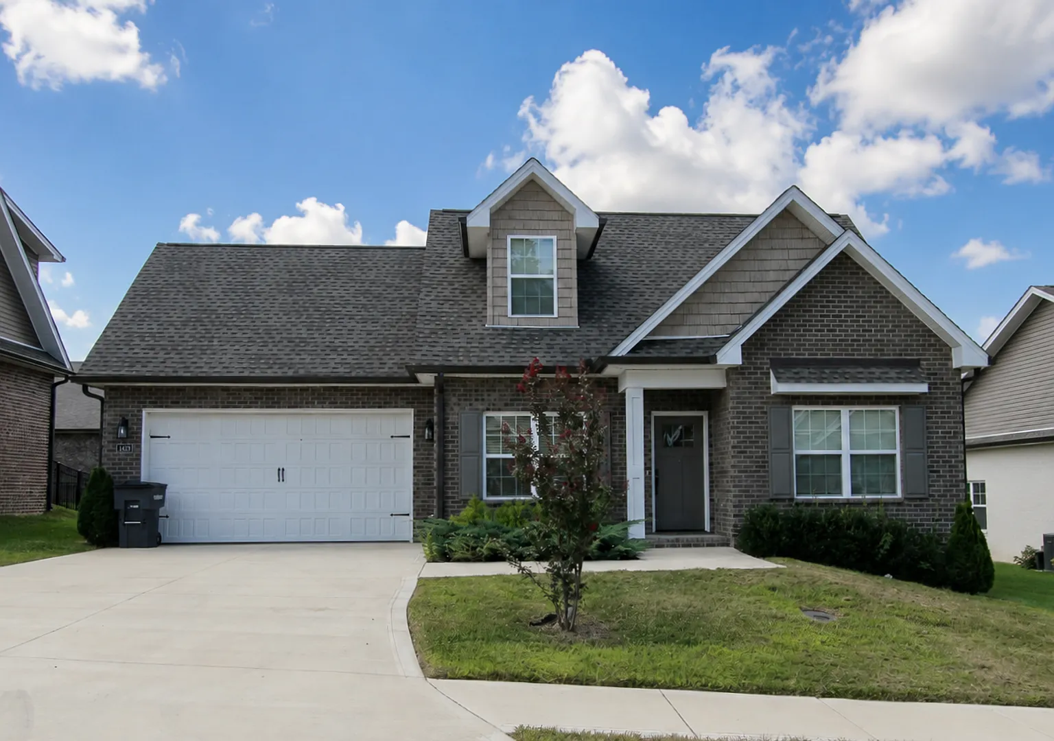 Pet-Friendly 3-Bedroom Home with Fenced Backyard and Garage — Photo 1