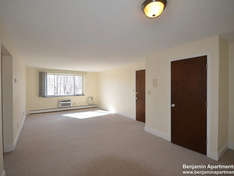 8 Brattle Dr #8 — Photo 1
