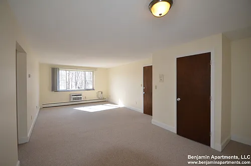 8 Brattle Dr Photo 1