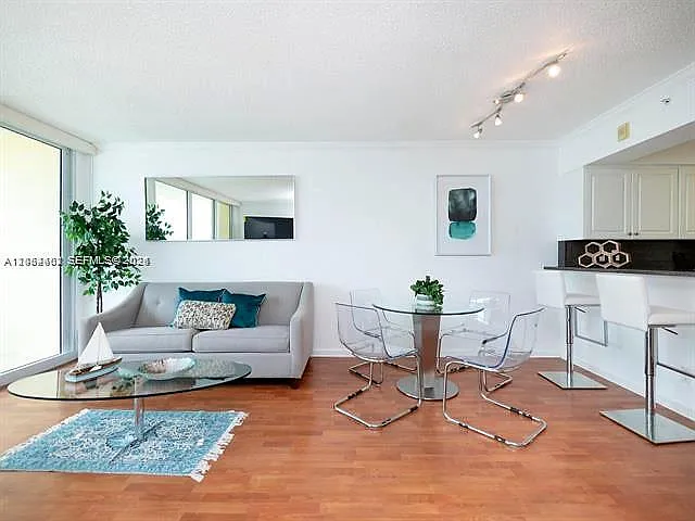 Wave Condo — Photo 4