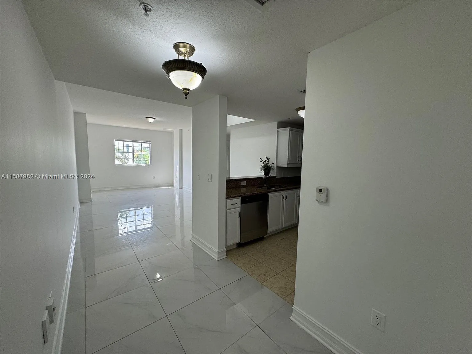 3 bed, 1224 sqft, $2,800 — Photo 4