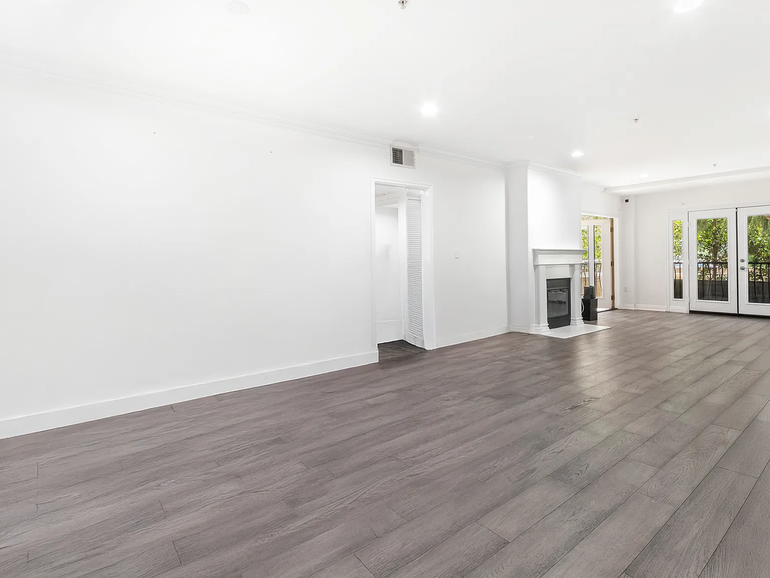 3 bed, 2.5 bath, 1350 sqft, $4,200 — Photo 3
