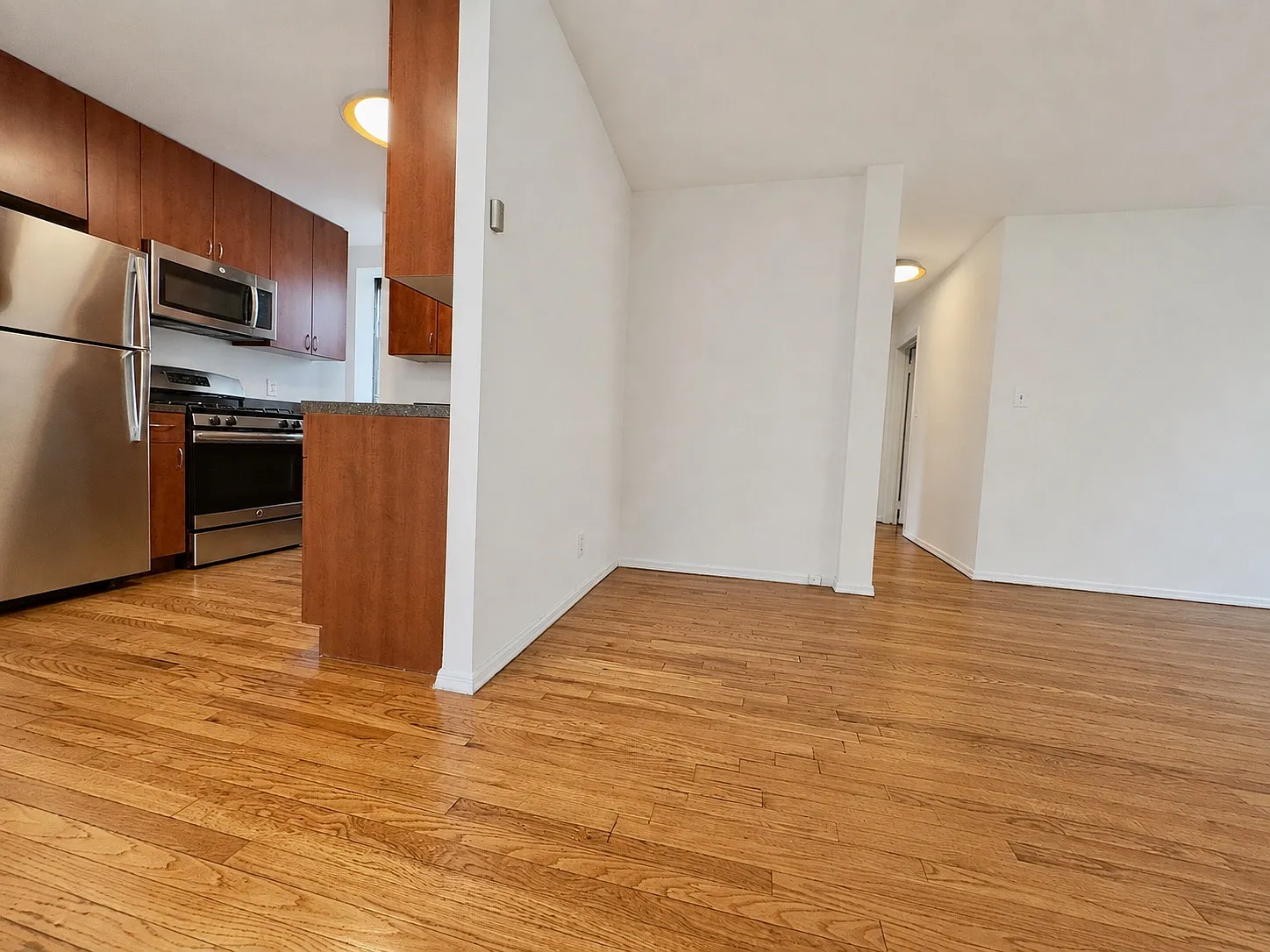 43rd Ave, Bayside — Photo 1