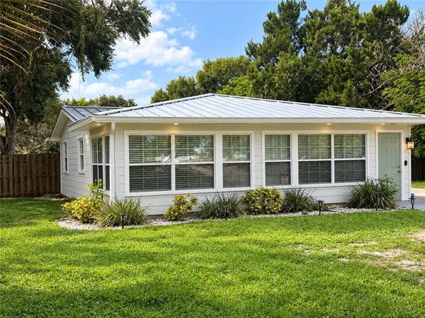 3975 1st St SW, Vero Beach, FL 32968