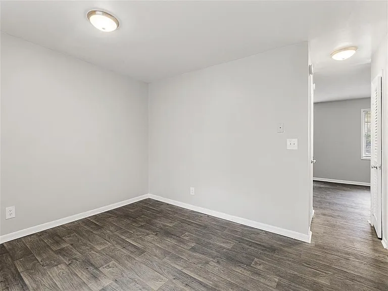 Pinewood Townhomes — Photo 8