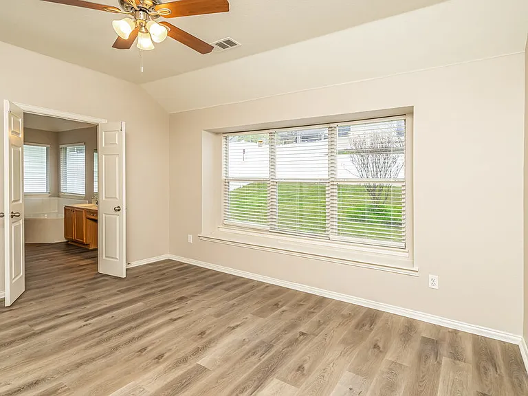 419 Creekview Dr — Photo 11