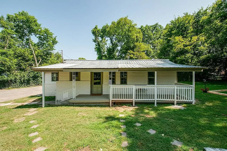 541 Neelys Bend Rd — Photo 1