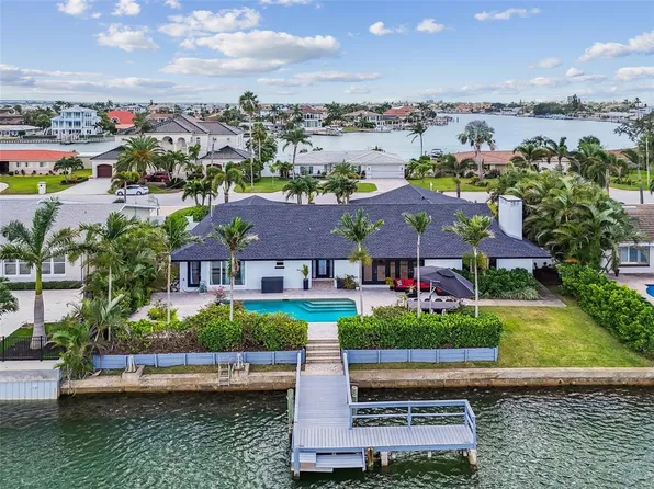 221 Howard Dr, Belleair Beach, FL 33786