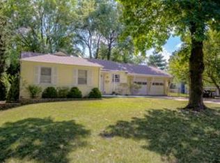 3713 W 79th St, Prairie Village, KS 66208