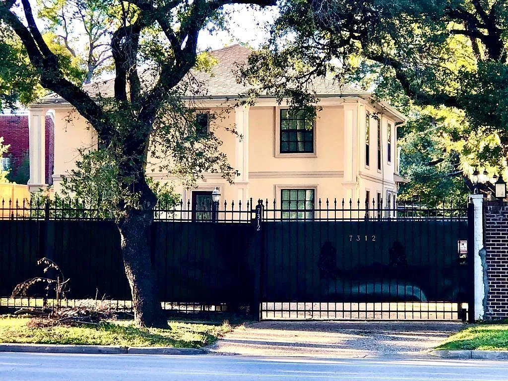 6 bed, 4.5 bath, 3156 sqft, $4,490 — Photo 2