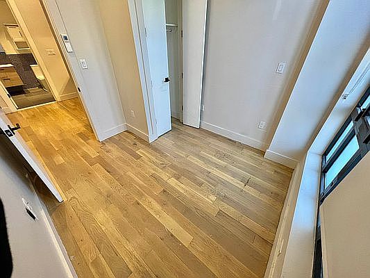 4th image of 161 Graham Ave #1B