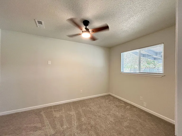 210 SW 142nd Ave — Photo 26