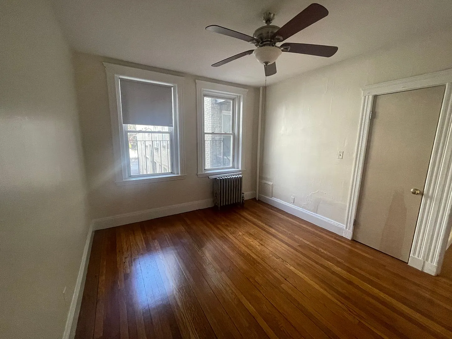9/1 - No fee! Spacious 1BR in elevator building near Green Line! — Photo 3