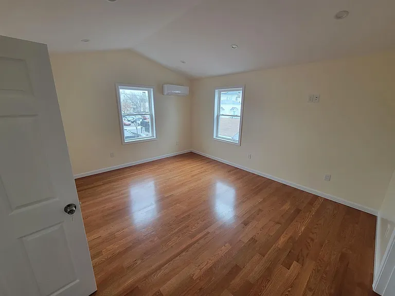 31 Hamilton St — Photo 12