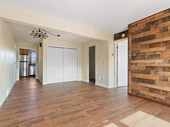 5th image of 3151 N Melvina Ave #2B