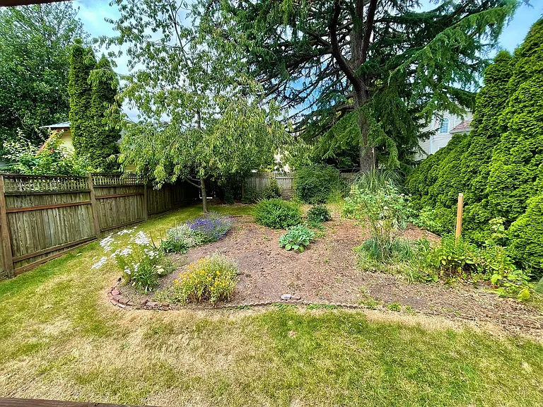 6335 6th Ave NE — Photo 15