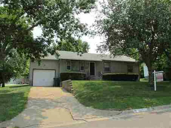 1305 10th St, Wamego, KS 66547