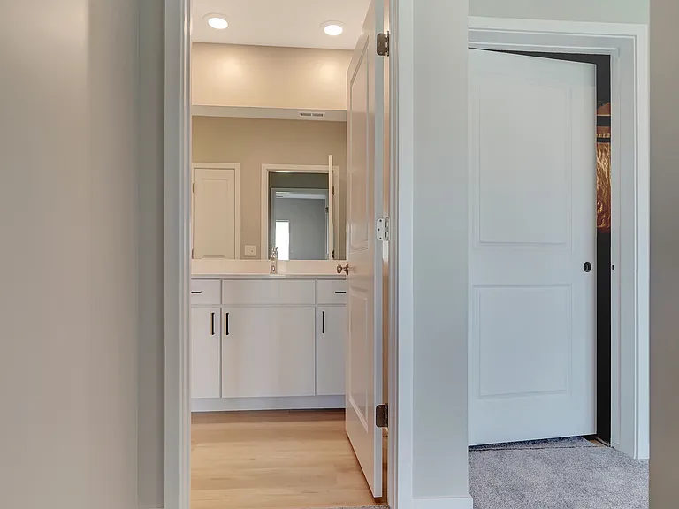 8926 S 42nd St — Photo 50