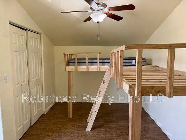 187 B St — Photo 28